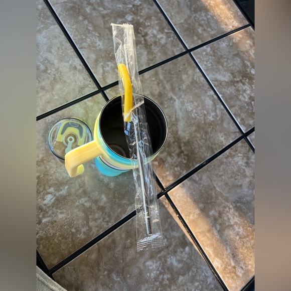 Alpine Cuisine Double Wall Tumbler with handle and metal straw. 400 oz. BPA free - Picture 4 of 9